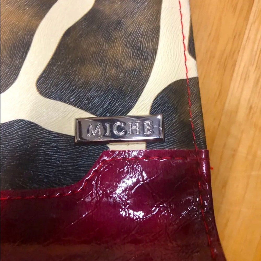 Miche shell. Brown, white and red
